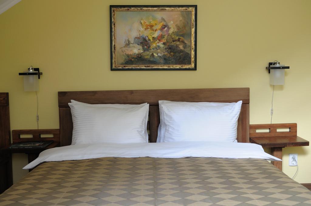 Melrose Hotel Rivne Luaran gambar