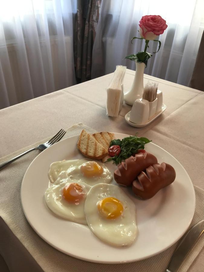 Melrose Hotel Rivne Luaran gambar